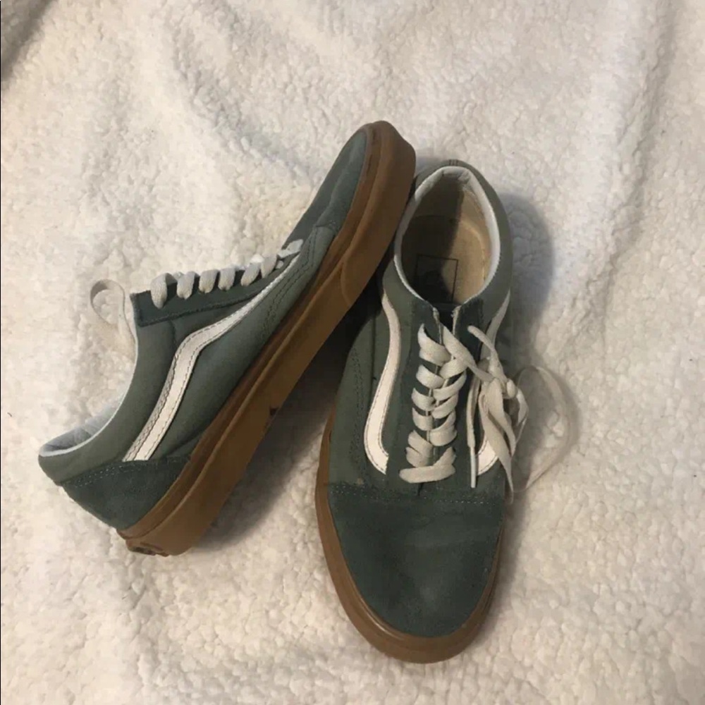 Vans (W9)
